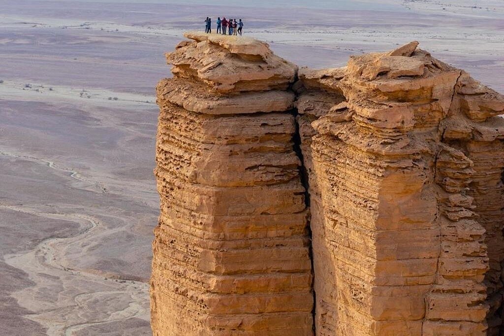 [CAR Operated] Edge Of The World, 1st Saudi Arabia Hiking operator